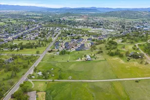 963 Stevens Rd, Eagle Point, OR 97524 - Photo 13