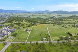 963 Stevens Rd, Eagle Point, OR 97524 - Photo 5