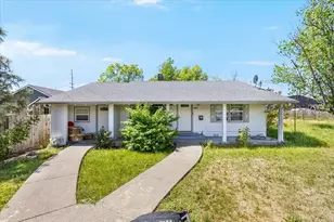 441 N 1st St, Central Point, OR 97502 - Photo 1