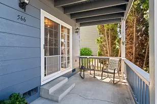 566 Village Dr, Central Point, OR 97502 - Photo 23