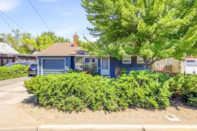 876 W Stewart Avenue, Medford, OR 97501 - Photo 3