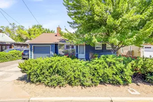 876 W Stewart Ave, Medford, OR 97501 - Photo 3