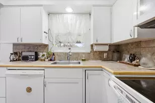 876 W Stewart Ave, Medford, OR 97501 - Photo 13
