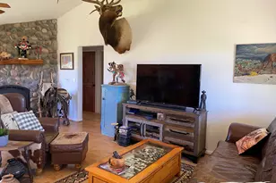 93300 Pike Ln, Lakeview, OR 97630 - Photo 9