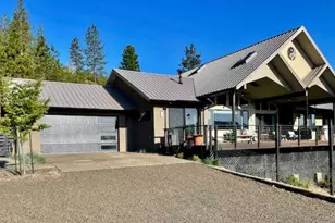 693 Ironwood Dr, Eagle Point, OR 97524 - Photo 1