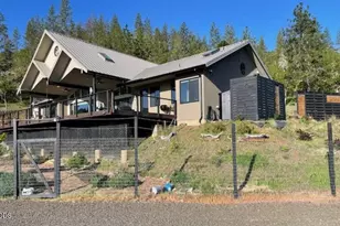 693 Ironwood Dr, Eagle Point, OR 97524 - Photo 3