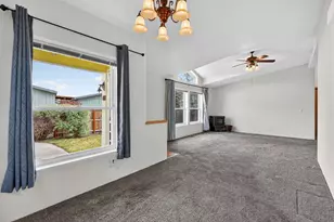 826 NE Shoshone Dr, Redmond, OR 97756 - Photo 3
