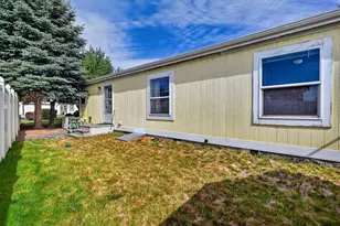 826 NE Shoshone Dr, Redmond, OR 97756 - Photo 33