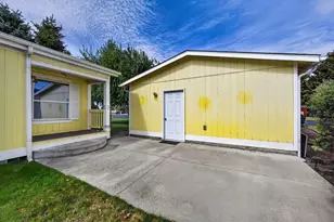 826 NE Shoshone Dr, Redmond, OR 97756 - Photo 25