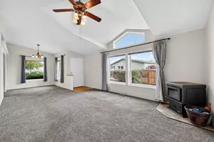 826 NE Shoshone Dr, Redmond, OR 97756 - Photo 23