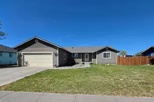 5556 State St, Klamath Falls, OR 97603 - Photo 1