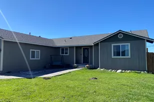 5556 State St, Klamath Falls, OR 97603 - Photo 3
