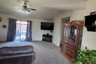 5556 State St, Klamath Falls, OR 97603 - Photo 3