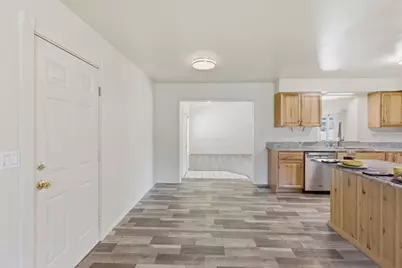 1225 SE Grandview Avenue, Grants Pass, OR 97527 - Photo 9