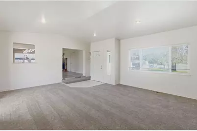 1225 SE Grandview Avenue, Grants Pass, OR 97527 - Photo 5