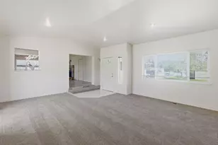 1225 SE Grandview Ave, Grants Pass, OR 97527 - Photo 5