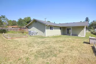 1225 SE Grandview Ave, Grants Pass, OR 97527 - Photo 17