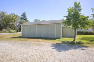 1225 SE Grandview Ave, Grants Pass, OR 97527 - Photo 21