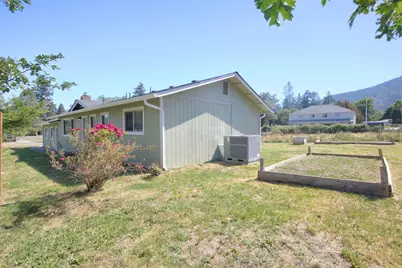 1225 SE Grandview Avenue, Grants Pass, OR 97527 - Photo 19