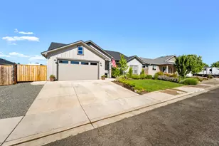 1004 Arana Dr, Phoenix, OR 97535 - Photo 27