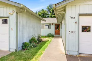 102 Elm St, Phoenix, OR 97535 - Photo 5