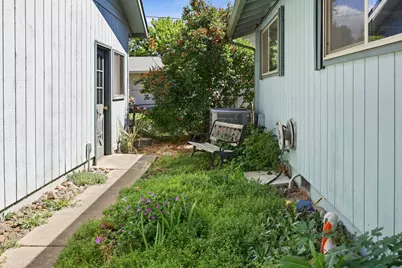 102 Elm Street, Phoenix, OR 97535 - Photo 27