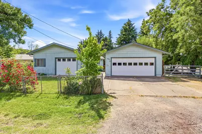 102 Elm Street, Phoenix, OR 97535 - Photo 3