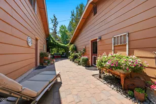 22539 Martee Ln, Bend, OR 97701 - Photo 69