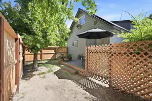201 SW Dimmick St, Grants Pass, OR 97526 - Photo 27