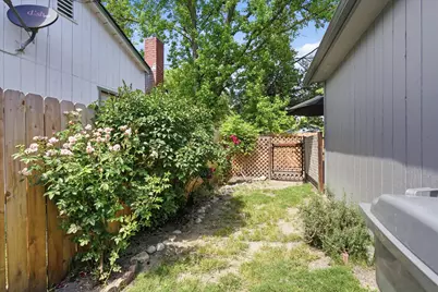 201 SW Dimmick Street, Grants Pass, OR 97526 - Photo 5