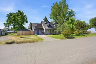 201 SW Dimmick St, Grants Pass, OR 97526 - Photo 1