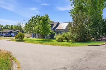201 SW Dimmick Street, Grants Pass, OR 97526 - Photo 3