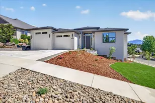 4302 Vista Pointe Dr, Medford, OR 97504 - Photo 3