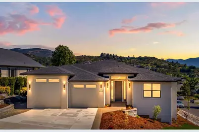 4302 Vista Pointe Drive, Medford, OR 97504 - Photo 1