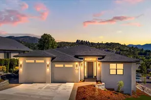 4302 Vista Pointe Dr, Medford, OR 97504 - Photo 1