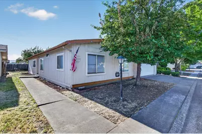 555 Freeman Road #UNIT 127, Central Point, OR 97502 - Photo 3