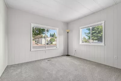 555 Freeman Road #UNIT 127, Central Point, OR 97502 - Photo 15