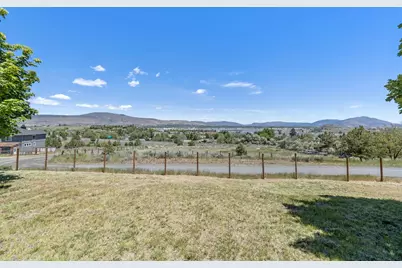 2630 Frontage Road, Klamath Falls, OR 97601 - Photo 17