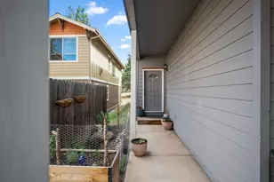 2646 NW Fawn Run Ln, Bend, OR 97703 - Photo 3