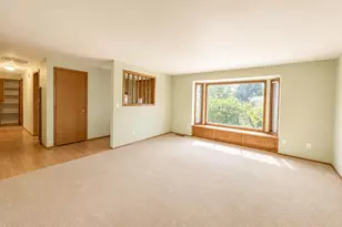 523 Golf View Dr, Medford, OR 97504 - Photo 3
