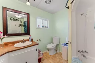 286 Lakeview Dr, Grants Pass, OR 97526 - Photo 13