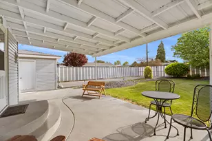 946 SW 13th St, Redmond, OR 97756 - Photo 45