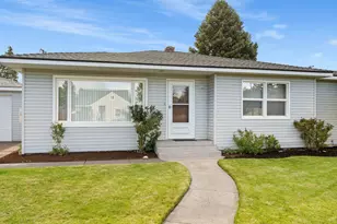 946 SW 13th St, Redmond, OR 97756 - Photo 3