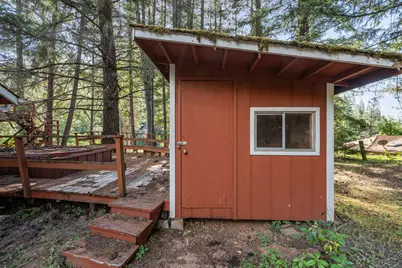 3300 W Evans Creek Road, Rogue River, OR 97537 - Photo 17