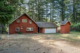 3300 W Evans Creek Rd, Rogue River, OR 97537 - Photo 1