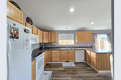 577 SE Sugar Pine Way, Madras, OR 97741 - Photo 11