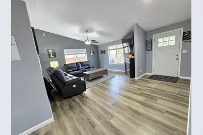 577 SE Sugar Pine Way, Madras, OR 97741 - Photo 3