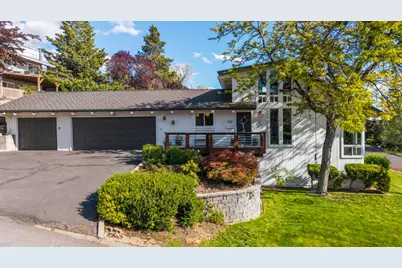 727 Hillside Avenue, Klamath Falls, OR 97601 - Photo 1