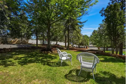 61573 E Lake Drive, Bend, OR 97702 - Photo 9