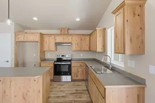 1037 SE Briannas Way, Grants Pass, OR 97527 - Photo 9
